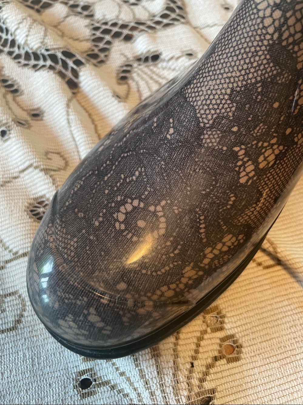 Valentino Garavani Lace-Printed Rubber Rain Boots Size 40 - Picture 12 of 14